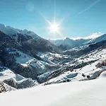 Alpina Hotel 3*